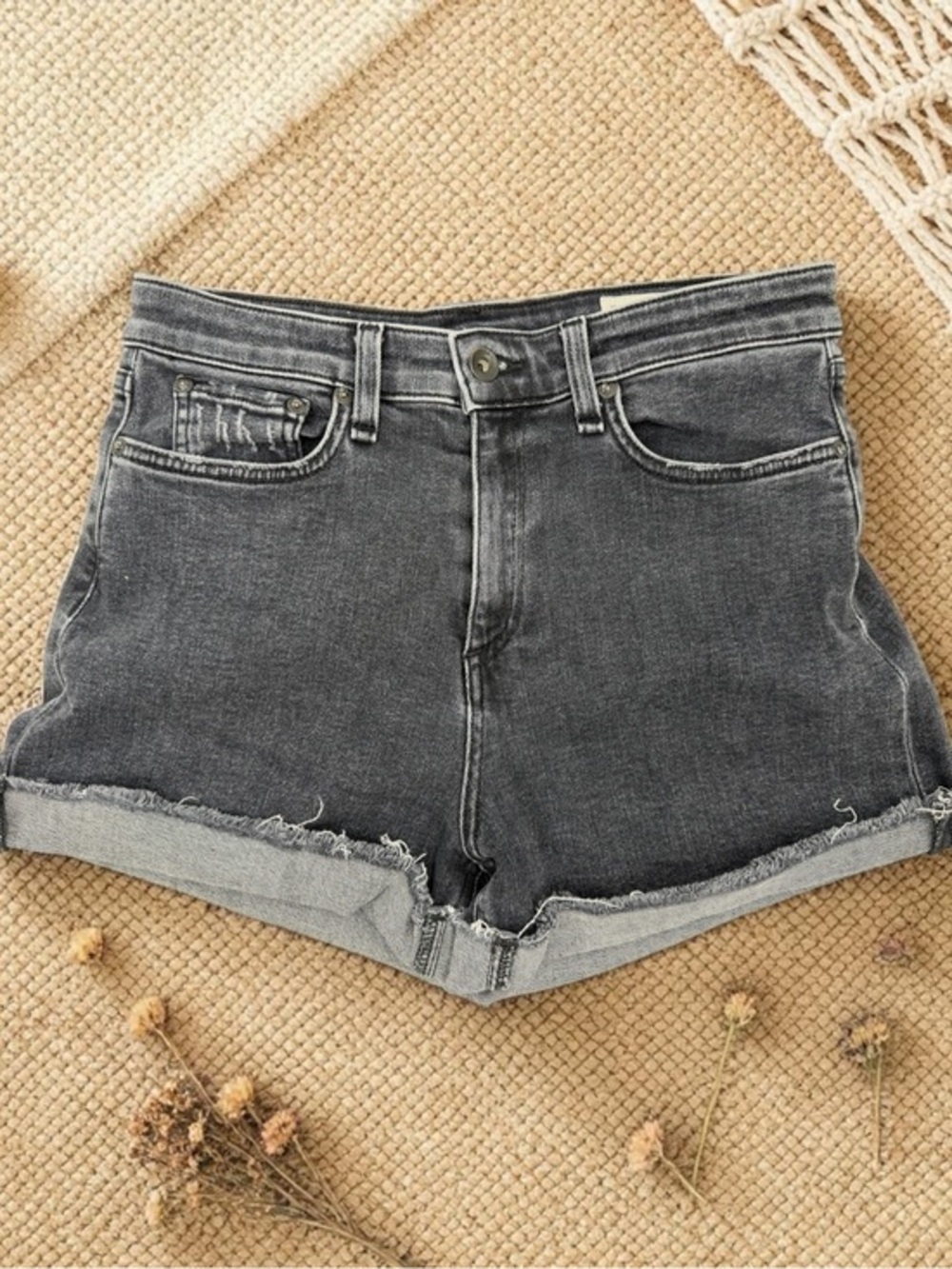 Rag and Bone Nina High Waist
Denim Shorts Cuffed Hem Washed
Black 27
